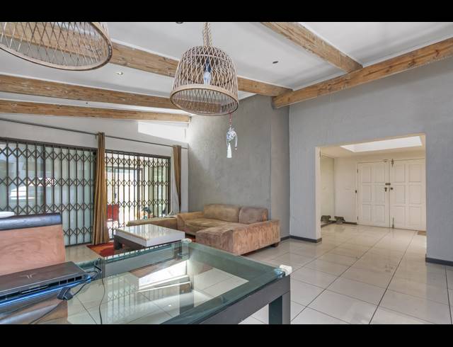 6 BEDROOM HOUSE FOR SALE IN WOODMEAD